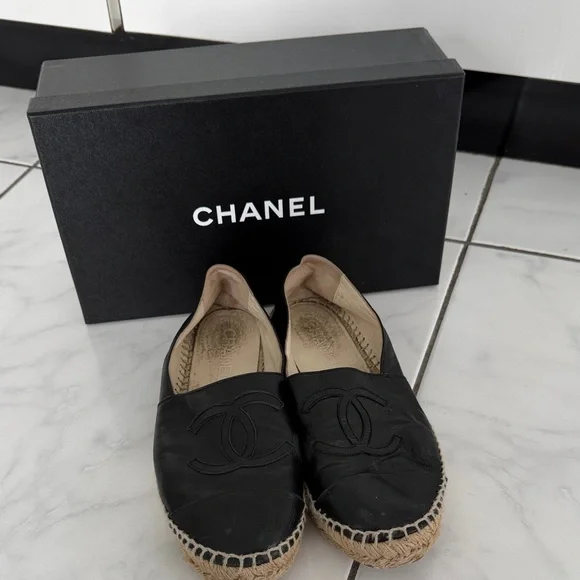 CHANEL Black and Tan Espadrilles - Picture 2 of 11
